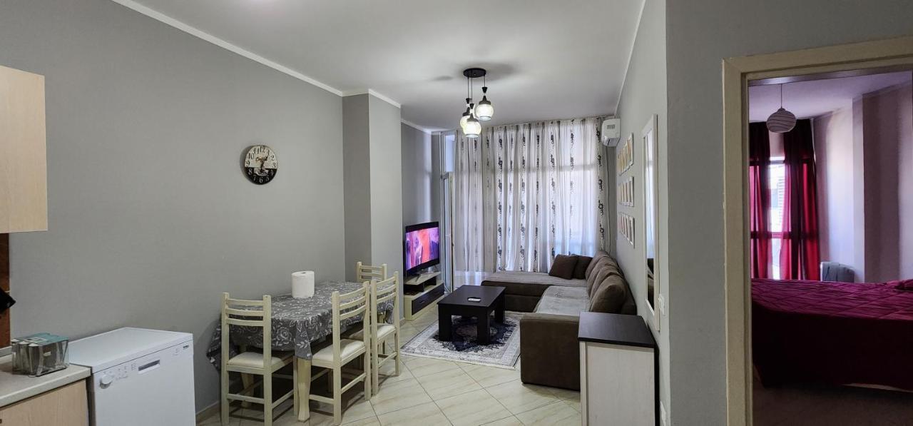 Pleasing Place With Free Parking On Site In Tirana Komuna E Parisit Exteriér fotografie